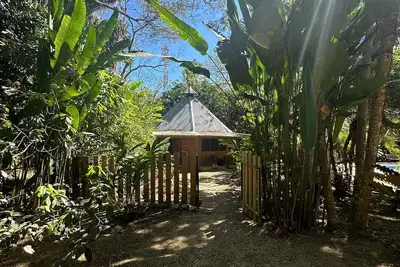 Image de Boho Jungle Hideaway w/ Pool • Walk to Beach