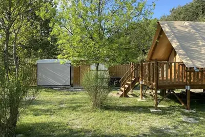 Image de Cabane 4 étoiles - Piscine  - ccbacfg