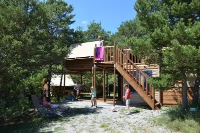 Image de Cabane 4 étoiles - Piscine  - ccbacgh