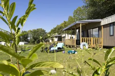 Image de ZEcamping 3* animé piscine chauffée sauna locatif Tv Lv Bbq 40m2