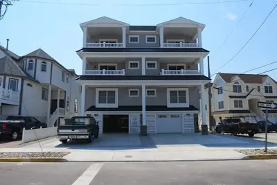 Image de Spacious 7-bedroom Beachfront Villa In Fantastic Sea Isle City With WiFi, Ac