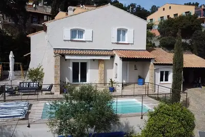 Image de Villa avec vue, jardin et piscine à 10 min des plages