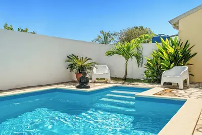 Image de Villa Oceanis avec piscine privative, proche plage. Idéale pour 6 voyageurs.