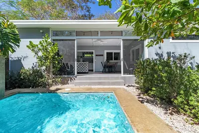 Image de 1 Block From Surf - Charming Beach House w/Pool - Avellanas