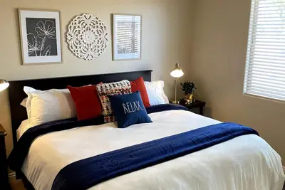 Image de 2br/2fb Ground Floor - No Stairs w/ 2 Car Garage