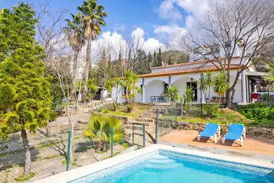 Cubo's Casa Rural Los Lirios de Libar / piscine privée / grande terrasse / vue sur la montagne
