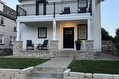 Image de Thompson House #3-Overlooking City Park. Walk to Campus, Aggieville & Downtown