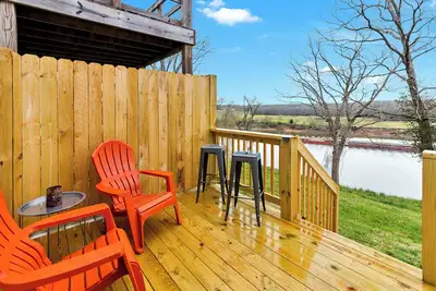 Image de Riverfront 2-bedroom townhome with WiFi and Washer & Dryer in Clarksville