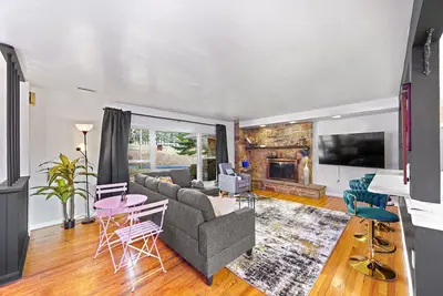 Image de Comfort, Fun, & charming! - 5br oasis w/ Pool