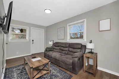 Image de Duplex w/Office Space