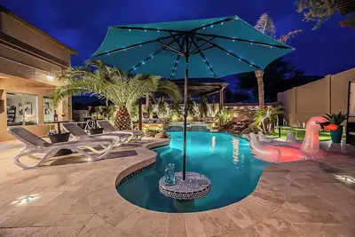 Image de 8br5. 5ba Sc Luxury Retreat-4 En-Suites, Heated Pool, Hot Tub, Pool & Arcades