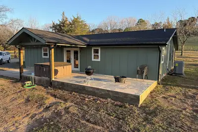 Image de Private and secluded 4-bedroom farmhouse minutes from Lake Greeson