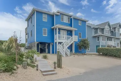 Image de 1861 - Into the Mystic - Corolla Oceanfront Retreat | Pool & Hot Tub