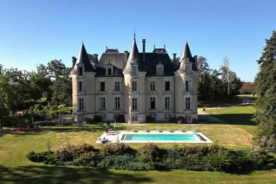 Image de Stunning family castle located in Val de Loire - 3-hours drive from Paris.