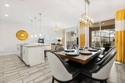 Image de Living the Dream | A Spacious 4-bedroom pool home in the heart of Orlando