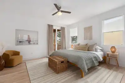 Image de ​Modern 5 Bedroom Home with Pool, Hot Tub, Minutes To Beaches & Wild Horses​
