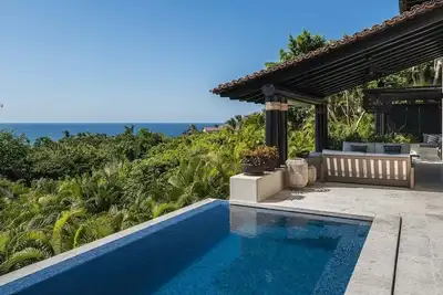 Image de Sleek Four Seasons Private Villa With Ocean Views