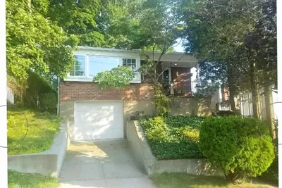 Image de Charming house with private suite, parking, two blocks to train, Queens, Nyc