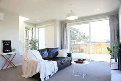 Image de Skyline Vista: Luxe View, Parking, Espresso & Netflix