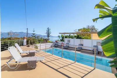 Image de Villa Oasis in Nikiana - Sleep 6 - Pool - Hot Tub