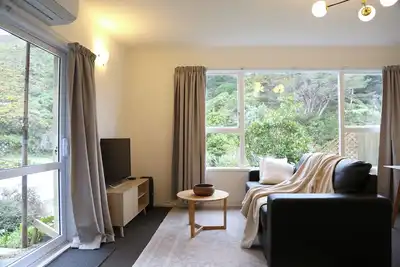 Image de Skyline Haven: Green View, Bird Songs, Parking, Espresso & Netflix