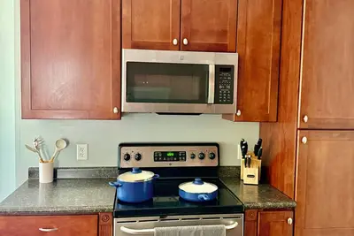 Image de Historic apartment downtown Sackets Harbor, offering a relaxing atmosphere.