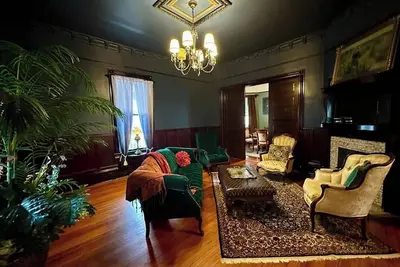 Image de Pinwheel Place off the Square