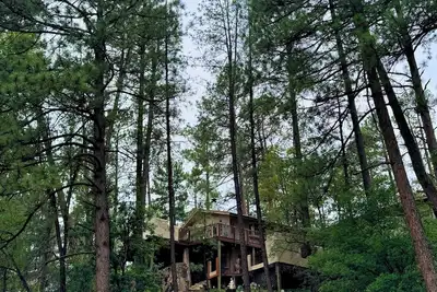 Image de Mountain Forest Views, Spacious 3br Cabin with Game Room