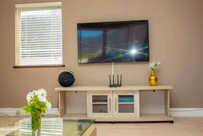 Image de Fabulous 5-bedroom Beach House Stunning Views  with WiFi in Hout Bay  Cape Town