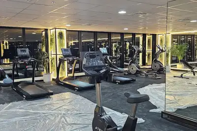 Image de Chic studio with Ac, fitness room, swimming pool, open sea in marvelous Al Hamra