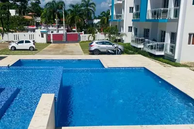 Image de Elegant 2br/2ba condo: unwind by the pool. Guest-friendly, near all