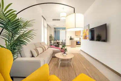 Image de walk to Dubai canal by Missoni