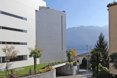 Apartment with covered balcony in a central location