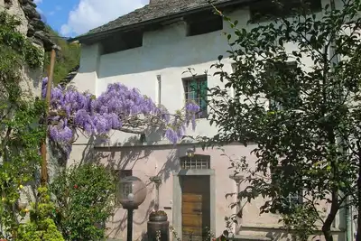 Image de Spacious Holiday Home with Garden, Mountain Views and Covered Balcony in Tegna