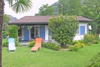 Image de Detached house with sunbathing lawn on the edge of the village and near the River Maggia