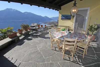 Spacious apartment with its own indoor pool and magnificent panoramic view