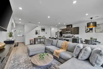 Image de New Build Modern Home | Games Yard Desks Bbq WiFi