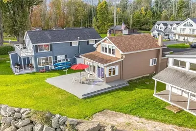 Image de Waterfront Retreat | Lake Ontario Views | Deck