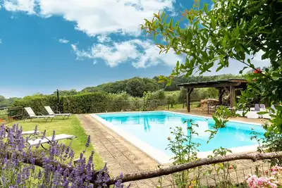 Image de Villa Fonte Siena promoted by WeekHomes. com