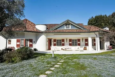 Image de Maison de vacances privée avec Wifi, piscine privée, climatisation, bain à remous, Tv, patio