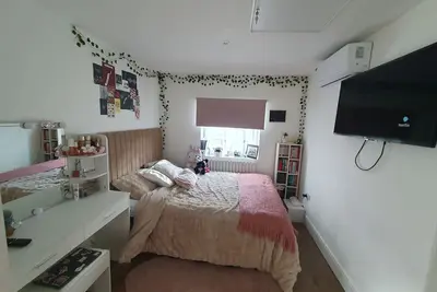 Image de Maison Moderne de 3 Chambres avec Climatisation dans le Nord de Londres