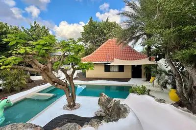 Image de Yemaya Guesthouse; Small families-female travelers + Gorgeous Pool with Slide!