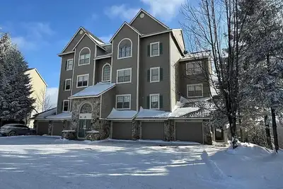 Image de Check in Early! 3-bedroom condo in awesome Champion with Ac, Wi-Fi, and Fun!