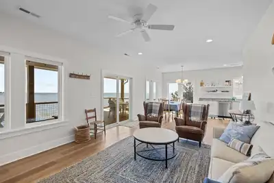 Image de Banks' Haven-Sound Front/Pet Friendly Home