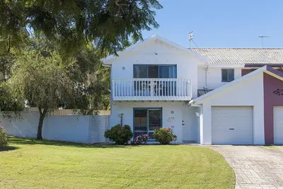 Image de Coastal Hideaway - Water Views and Walk To The Beach