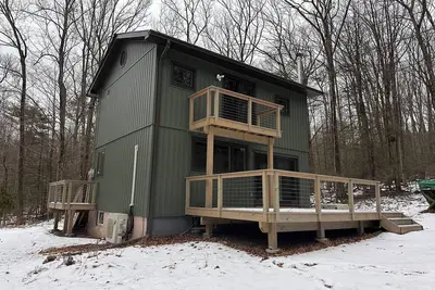 Image de Modern, Serene Cabin with Outdoor Fireplace in Kerhonkson