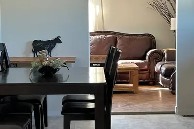 Image de Rock Mountain Retreat, your tranquil getaway in Coronach. Pet-friendly!