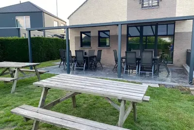 Image de 17p, 11 beds, 2 Bath-, 1 Livingroom