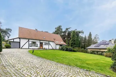 Luxe Vacation Villa with swimming pool, 5 bedrooms, 12 guests