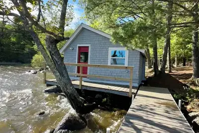 Image de Charming, Boathouse Studio on Toddy Pond with the best sunrise views & water fun